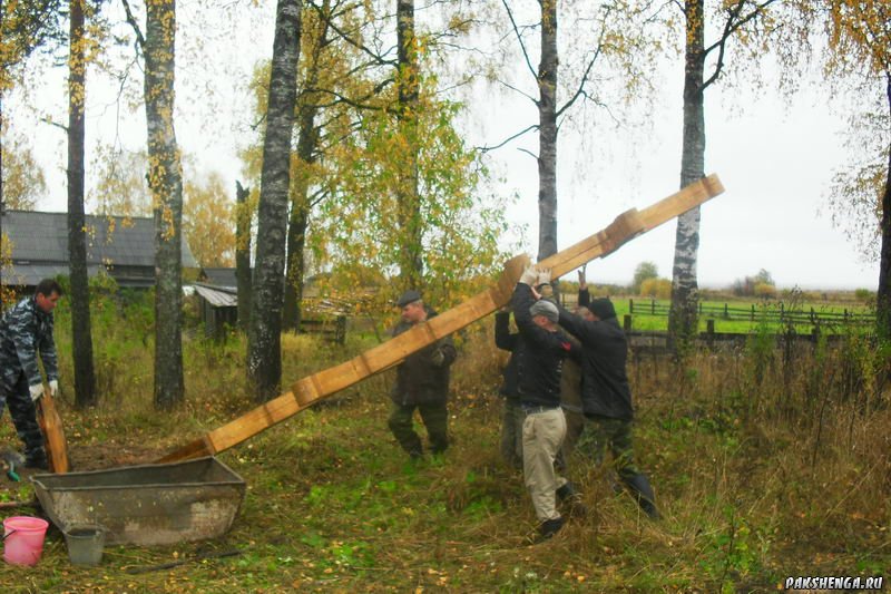 Установка Покаянного Креста жителями деревни. 26 сентября 2012 года